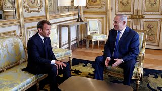 امانوئل ماکرون، رئیس جمهور فرانسه، چپ، و بنیامین نتانیاهو، نخست وزیر اسرائیل، در نشستی در کاخ الیزه، در پاریس، سه شنبه، ۵ ژوئن ۲۰۱۸