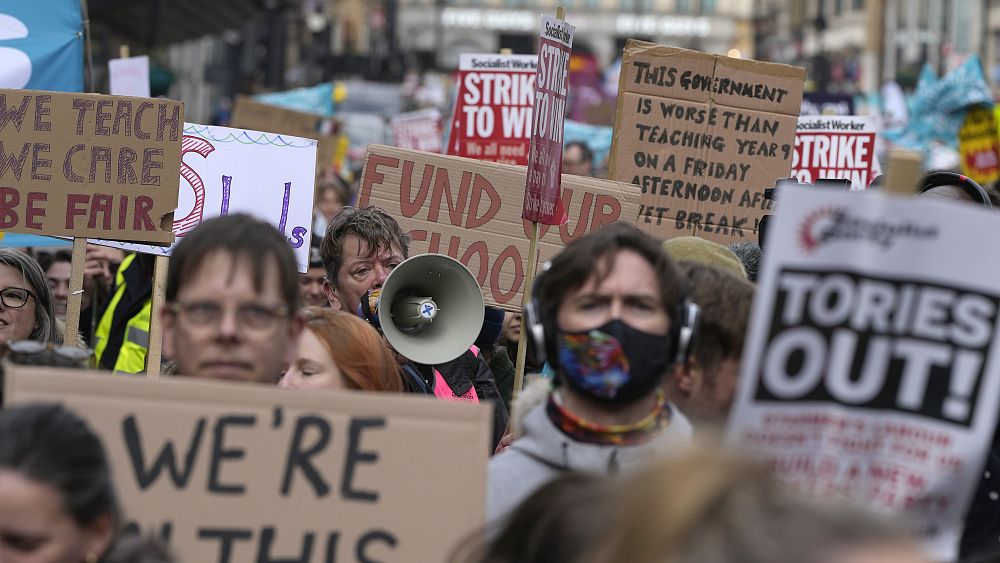 VIDEO: British teachers join the strike