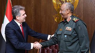 Sudan Egemenlik Konseyi Başkanı Orgeneral Abdulfettah el-Burhan ve İsrail Dışişleri Bakanı Eli Cohen