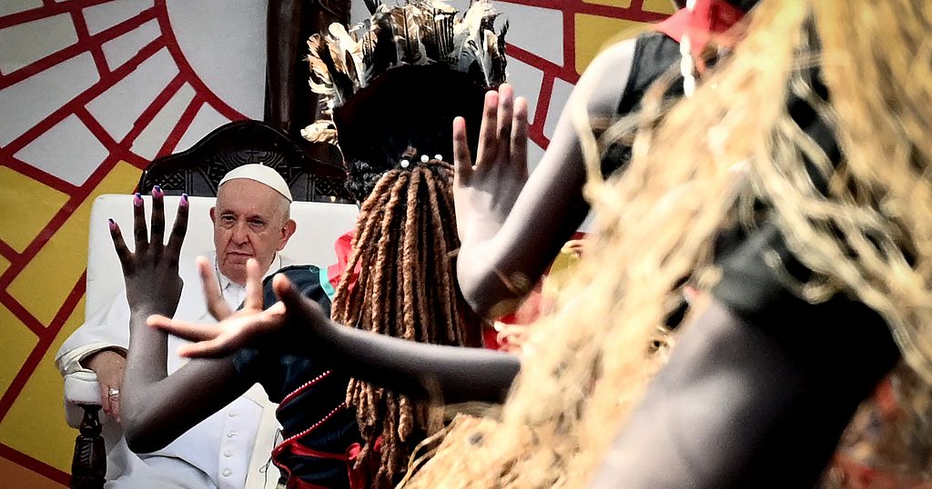 Pope Francis meets thousands of youths in Kinshasa | Africanews