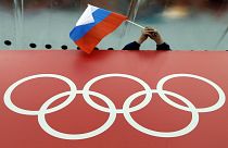 علم روسيا فوق شعار الأولمبياد