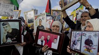 مظاهرة لأهالي الأسرى الفلسطينيين للمطالبة بالإفراج عنهم في مظاهرة في مدينة رام الله الضفة الغربية المحتلة. 