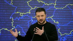 Zelenski cree posible recuperar el Donbás si Occidente envía más armas a Ucrania