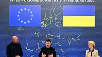 Президент Украины Зеленский (в центре), председатель Евросовета Мишель и глава Еврокомиссии фон дер Ляйен (справа) на совместной пресс-конференции в Киеве 