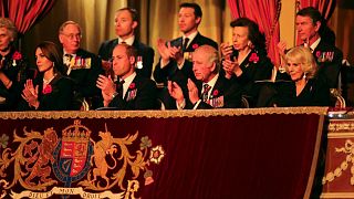 چارلز سوم، پادشاه بریتانیا در کنار کاملیا، ملکه جدید و ویلیام، ولیعهد این کشور
