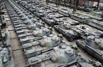 Belçika'da bir envanterde toplanan Leopard tankları