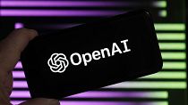 شعار شركة   OpenAI مصنعة جي بي تي على شاشة هاتف ذكي في نيويورك، الولايات المتحدة. 