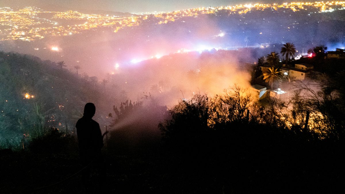 Incendies dans la ville de Vina del Mar, au Chili, vendredi 23 décembre 2022.