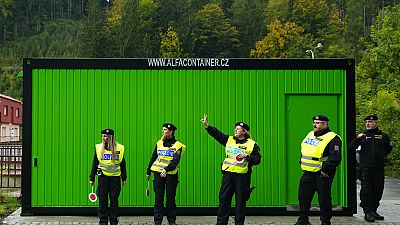 Polícia faz controlo na fronteira entre a Chéquia e a Eslováquia