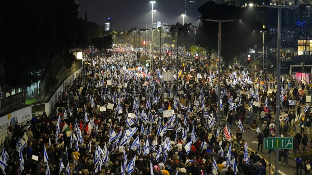 Újra utcára vonultak az izraeli kormány igazságügyi reformja ellen