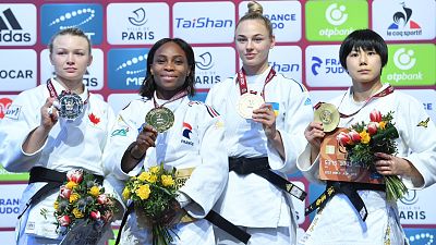Le podium des -57 kg avec la Française Priscilla Gneto en or, à Paris, en France, le samedi 4 février 2023.