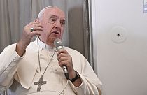 Ο Πάπας Φραγκίσκος στη διάρκεια δηλώσεων στον Τύπο στο αεροπλάνο