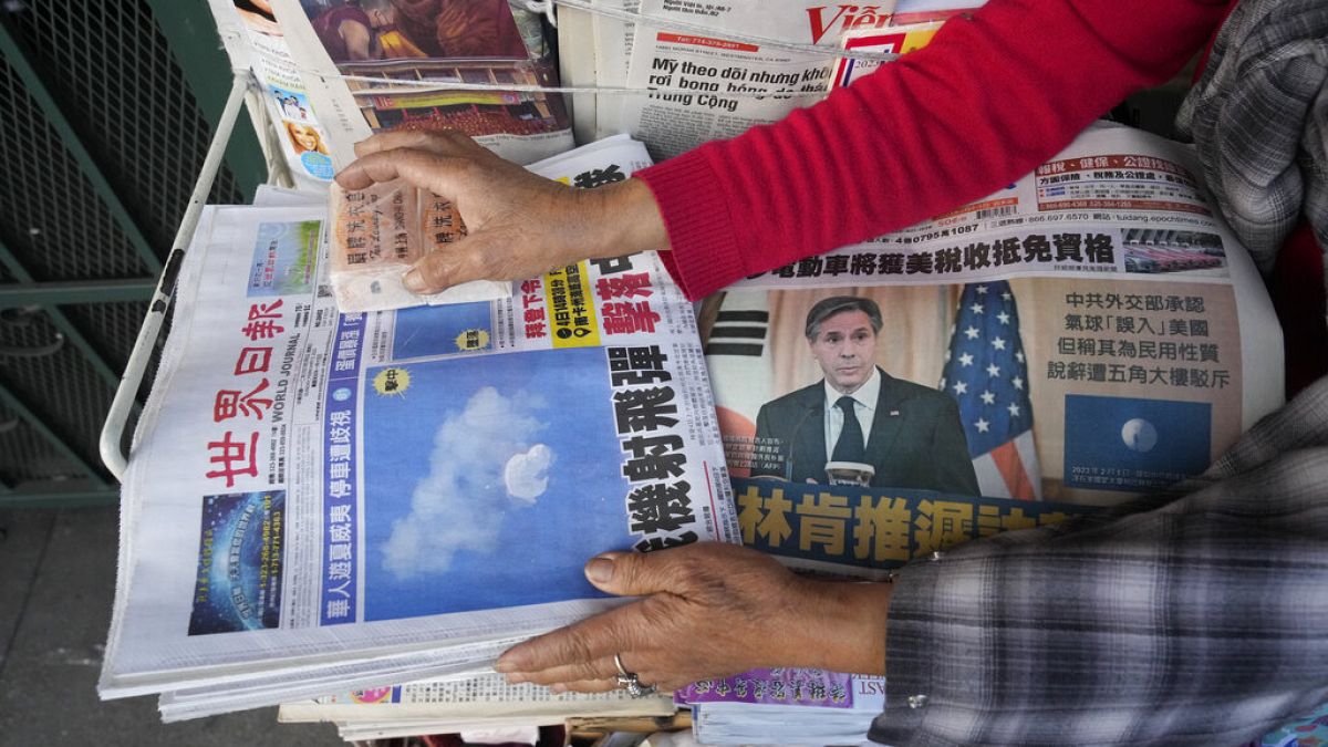 Des journaux chinois à Chinatown, Los Angeles, USA, le 5 février 2023
