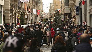 İstanbul'un nüfusu geçen yıl, bir önceki yıla göre 67 bin 51 kişi artarak 15 milyon 907 bin 951 kişiye çıktı