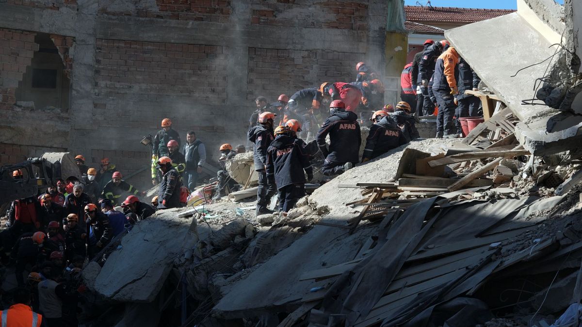 عمال الإنقاذ في ملاطية، تركيا