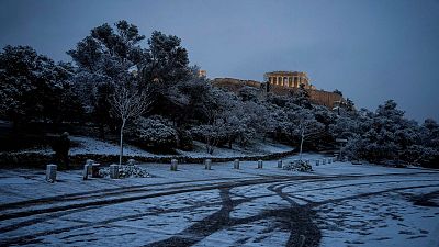 شوارع أثينا مغطاه بالثلوج