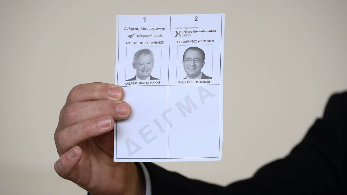 Παρουσίαση του ψηφοδελτίου του β' γύρου των προεδρικών εκλογών της Κυπριακής Δημοκρατίας