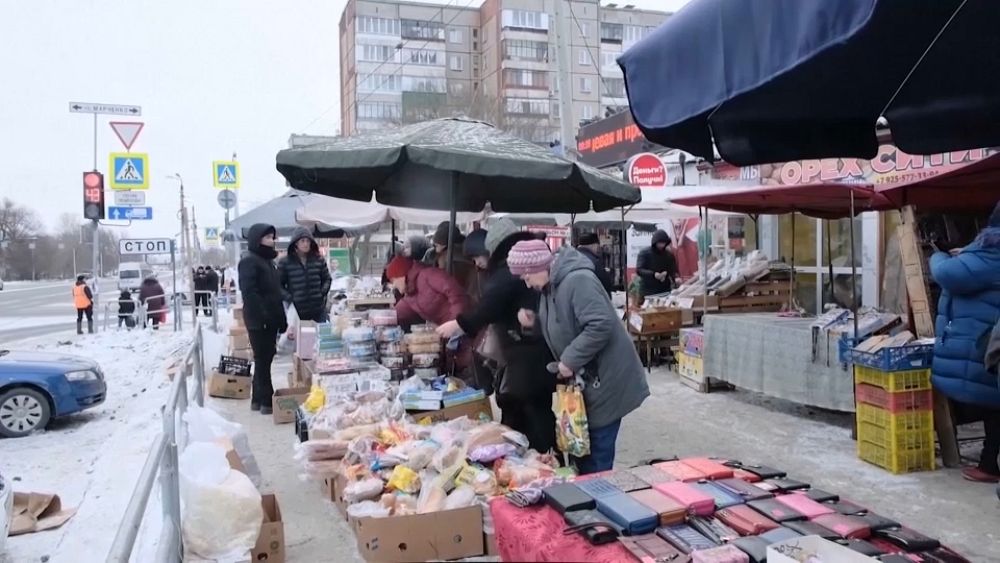 Rusia | Los jubilados obligados a comprar alimentos caducados ante el alza  de precios | Euronews