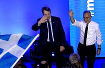 Ο πρόεδρος του ΔΗΣΥ Αβέρωφ Νεοφύτου και ο Κύπριος πρόεδρος Νίκος Αναστασιάδης κατά τη διάρκεια προεκλογικής συγκέντρωσης