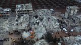 مبان مدمرة وعمليات إنقاذ بعد الزلازل بمدينة حلب في سوريا يوم الثلاثاء