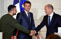 Emmanuel Macron accueille Olaf Scholz et Volodymyr Zelensky à l'Élysée mercredi 8 février.