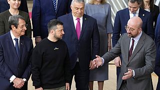 Volodimir Zelenszkij ukrán elnök az Európai Tanács vezetőjével