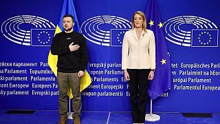 Zelenski junto a la presidenta del Parlamento Europeo, Roberta Metsola