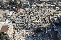Prédios destruídos no norte da Síria pelo terremoto de magnitude 7,8 na segunda-feira.