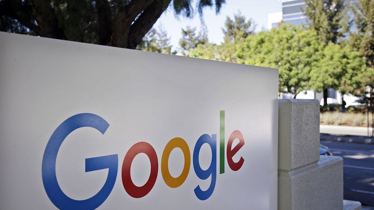 شعار شركة غوغل عند مقر الشركة في كاليفورنيا. 2015/10/20