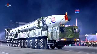   إستعراض لعدد قياسي من الصواريخ البالستية العابرة للقارات القادرة على حمل رؤوس حربية نووية، خلال عرض بمناسبة الذكرى الخامسة والسبعين لتأسيس الجيش الكوري الشمالي. 8 شباط 2023 