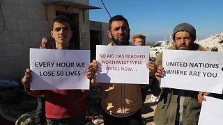 وقفة صامتة في شمال غرب سوريا احتجاجًا على الاستجابة الدولية البطيئة للزلزال المدمر