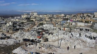 تسبب الزلزال في سوريا وتركيا إلى تدمير مئات المباني