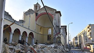 Egy katolikus templom romja a földrengés után Törökországban
