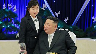  الزعيم الكوري الشمالي كيم جونغ أون مع ابنته