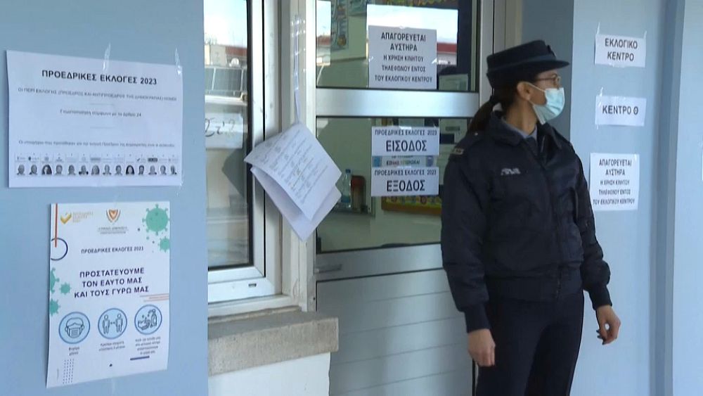 Pazar günü Kıbrıs’ta cumhurbaşkanlığı seçimleri için iki aday oy için yarışıyor