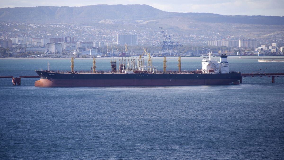 Un petrolero en el puerto de Novorosíisk, en el mar Negro