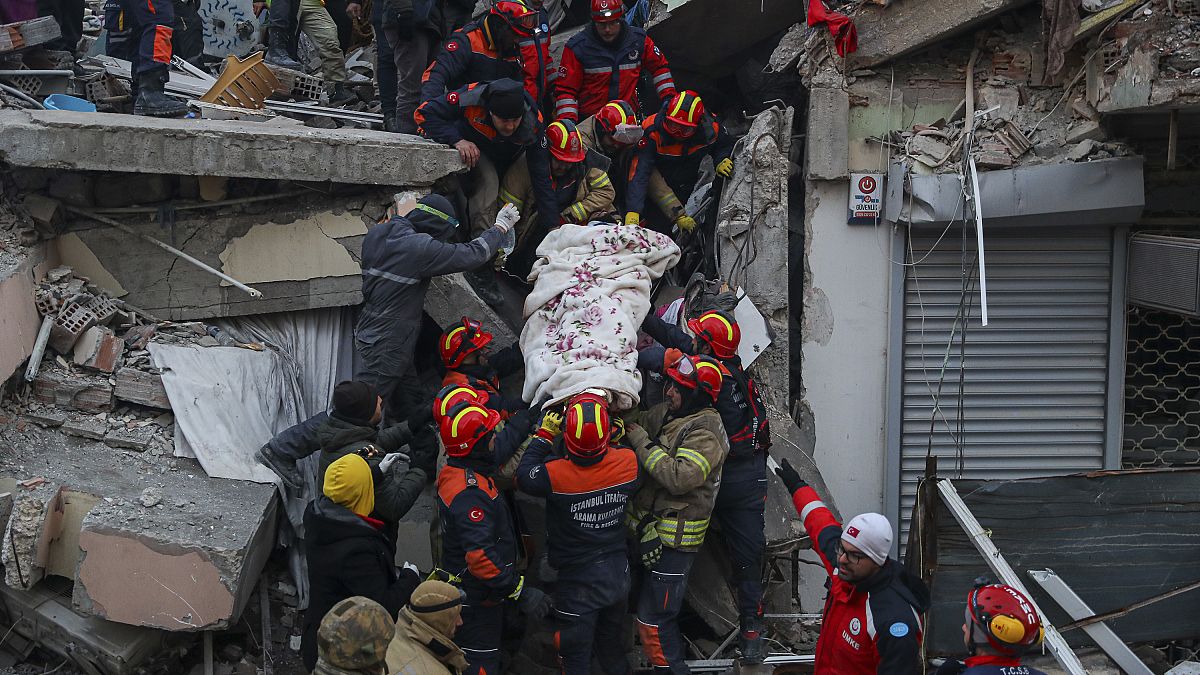 Спасение 36-летнего жителя Искандеруна, провинция Хатай, Турция, 11 февраля 2023 г.