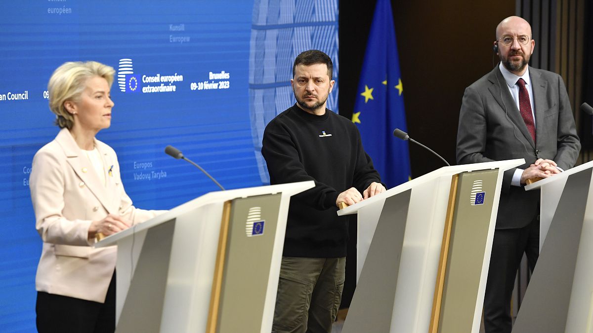 Η πρόεδρος της Κομισιόν Ούρσουλα Φον ντερ Λάιεν, ο πρόεδρος του Ευρωπαϊκού Συμβουλίου Σαρλ Μισέλ και ο πρόεδρος της Ουκρανίας Βολοντίμιρ Ζελένσκι