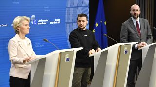 Η πρόεδρος της Κομισιόν Ούρσουλα Φον ντερ Λάιεν, ο πρόεδρος του Ευρωπαϊκού Συμβουλίου Σαρλ Μισέλ και ο πρόεδρος της Ουκρανίας Βολοντίμιρ Ζελένσκι