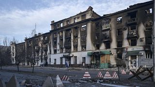 Centro de la ciudad dañado por los bombardeos rusos en Bajmut, región de Donetsk, Ucrania, viernes 10 de febrero de 2023.
