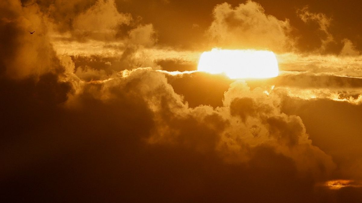 Bilim insanları güneşteki dev patlamanın nedenlerini araştırıyor