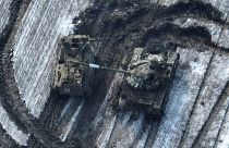 تصاویر ازتش اوکراین از دو تانک منهدم شده روسیه در ماه فوریه ۲۰۲۳.