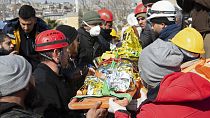 Ayse, una niña siria de seis años que sobrevivió bajo un edificio destruido, en Turquía, sábado 11 de febrero de 2023.
