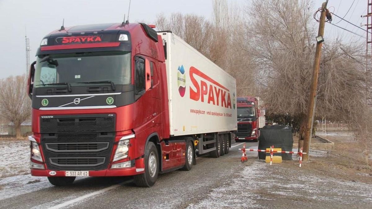 عبور کامیون‌های حاوی کمک‌های بشردوستانه از گذرگاه مرزی ارمنستان و ترکیه