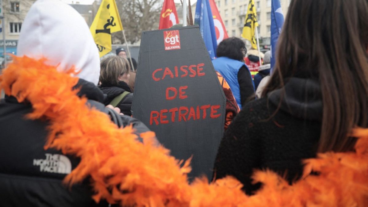 Fransa'da emeklilik reformuna karşı yürüyenlerin sayısı arttı