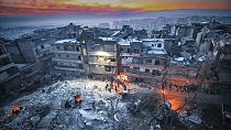 Depremde İdlib kentine bağlı Selkin beldesinde çok sayıda bina yıkıldı.