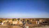 Suriye'nin kuzeydoğusunda devriye gezen bir Amerikan askeri (arşiv)