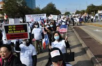 مظاهرة تحت شعار "اوقفوا كراهية الصينيين" و"تكساس وطننا"