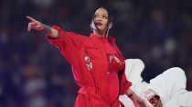 Rihanna pendant la mi-temps du Super Bowl à Gledale, en Arizona aux Etats-Unis, le 12 février 2023.