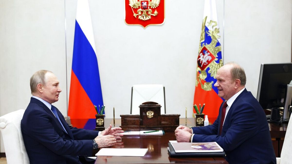 Ο Βλαντιμίρ Πούτιν με τον ηγέτη του Κομμουνιστικού Κόμματος της Ρωσίας